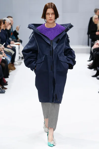 Look 12